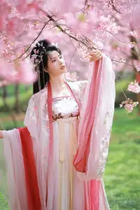 YiTuYu Vol.8715 A Ming: Enchanting Fairy Amidst Blooming Sakura - A Vision of Art Language-11