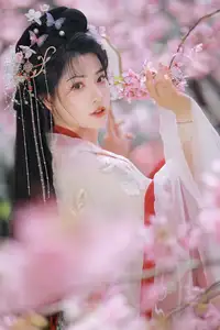 YiTuYu Vol.8715 A Ming: Enchanting Fairy Amidst Blooming Sakura - A Vision of Art Language-5