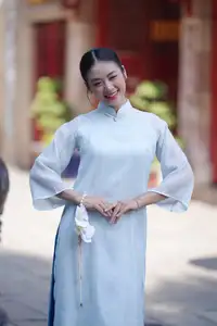 Elegant Vietnamese Girl in Traditional Ao Dai Capturing Timeless Asian Beauty-0