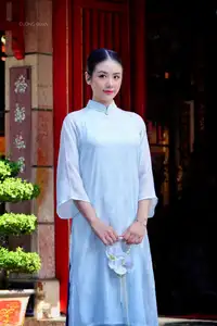 Elegant Vietnamese Girl in Traditional Ao Dai Capturing Timeless Asian Beauty-8