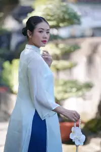 Elegant Vietnamese Girl in Traditional Ao Dai Capturing Timeless Asian Beauty-4