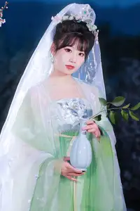 YiTuYu Vol.8718: Zhou Zhou AY - Ethereal Hanfu Beauty Amidst Enchanting Night Blossoms-14