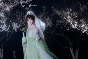 YiTuYu Vol.8718: Zhou Zhou AY - Ethereal Hanfu Beauty Amidst Enchanting Night Blossoms-18