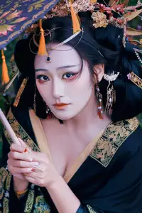 YiTuYu Vol.8704 Xiao Hong: Mysterious Traditional Beauty with Pipa by the Lake-1