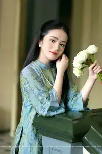 Elegant Vietnamese Ao Dai: Timeless Beauty of an Asian Lady-9