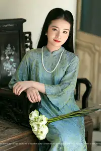 Elegant Vietnamese Ao Dai: Timeless Beauty of an Asian Lady-1