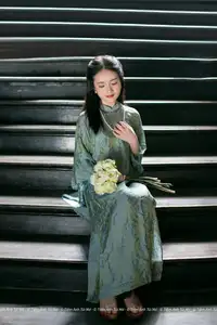 Elegant Vietnamese Ao Dai: Timeless Beauty of an Asian Lady-8