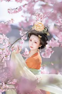 Qian Yue's Hanfu Elegance Amidst Cherry Blossoms: YiTuYu Vol.8674 Artistry-1
