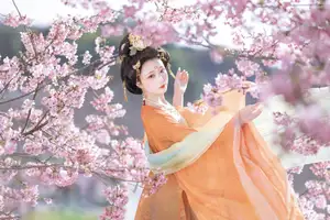 Qian Yue's Hanfu Elegance Amidst Cherry Blossoms: YiTuYu Vol.8674 Artistry-4