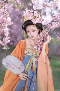 Qian Yue's Hanfu Elegance Amidst Cherry Blossoms: YiTuYu Vol.8674 Artistry-6