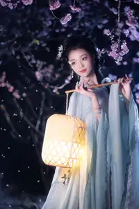 Discover the Ethereal Beauty of Qi Ni Si Mao in YiTuYu Vol.8623: An Asian Muse by Lantern Light-32