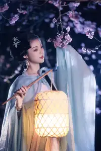 Discover the Ethereal Beauty of Qi Ni Si Mao in YiTuYu Vol.8623: An Asian Muse by Lantern Light-3