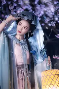 Discover the Ethereal Beauty of Qi Ni Si Mao in YiTuYu Vol.8623: An Asian Muse by Lantern Light-23