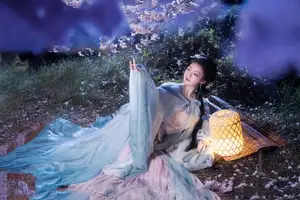 Discover the Ethereal Beauty of Qi Ni Si Mao in YiTuYu Vol.8623: An Asian Muse by Lantern Light-10