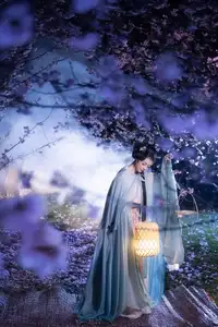 Discover the Ethereal Beauty of Qi Ni Si Mao in YiTuYu Vol.8623: An Asian Muse by Lantern Light-2
