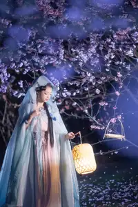 Discover the Ethereal Beauty of Qi Ni Si Mao in YiTuYu Vol.8623: An Asian Muse by Lantern Light-16