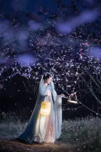 Discover the Ethereal Beauty of Qi Ni Si Mao in YiTuYu Vol.8623: An Asian Muse by Lantern Light-9