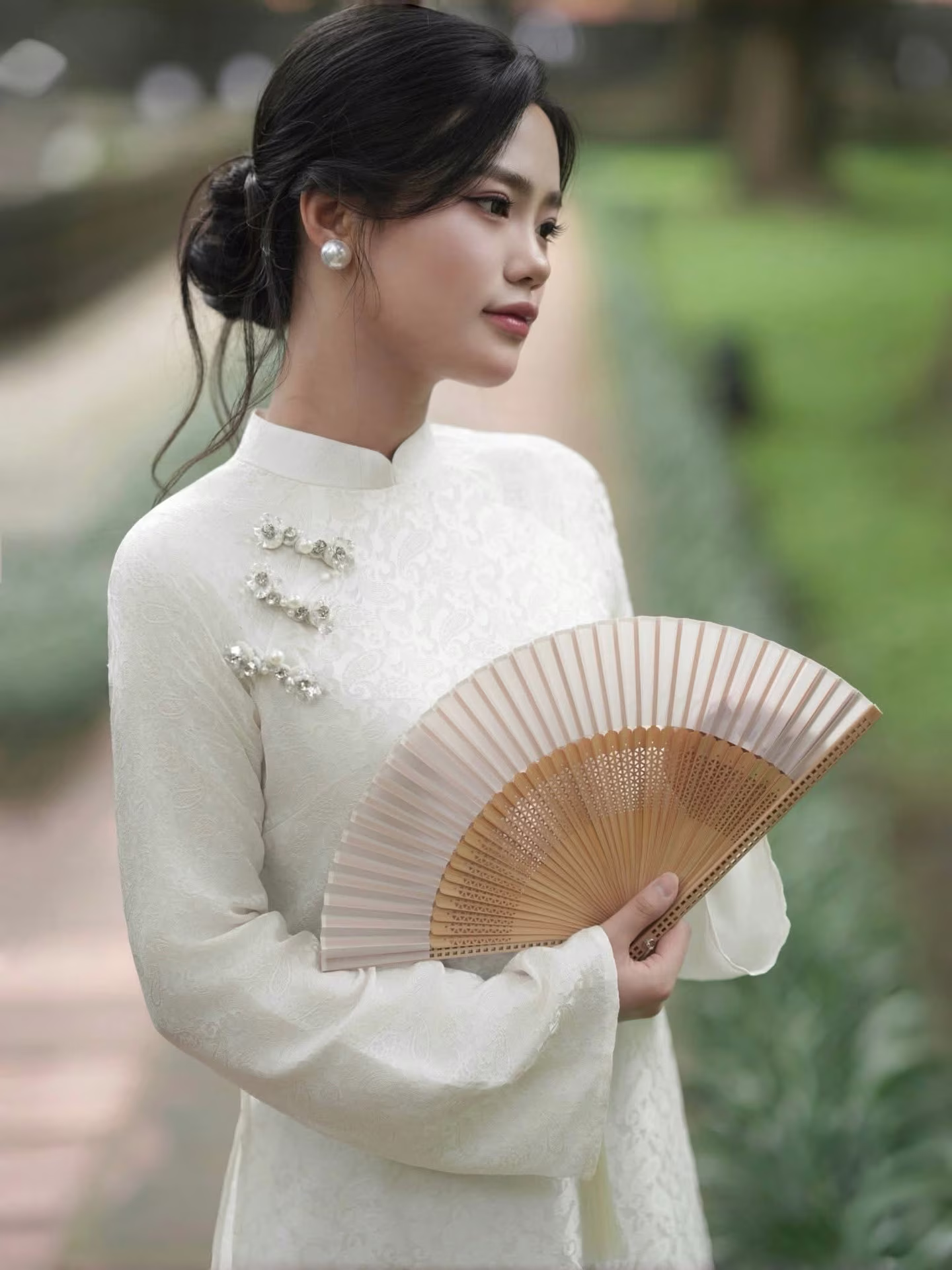 VGU No.65: Explore Vietnam's Traditional Beauty: Ao Dai Gracefully Meets Ancient Culture-7