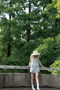 YiTuYu Art Language Vol.8682: Kun Kun Bu Kun Le's Fresh & Pure Beauty-35