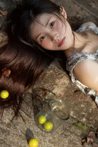 YiTuYu Art Language Vol.8682: Kun Kun Bu Kun Le's Fresh & Pure Beauty-17