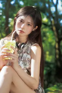 YiTuYu Art Language Vol.8682: Kun Kun Bu Kun Le's Fresh & Pure Beauty-11