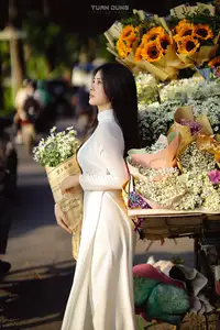 Captivating Beauty: Vietnamese Girl in White Ao Dai with Delicate Daisies.-12