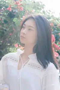 Fresh Spring Charm: Tong Tong in YiTuYu Vol.8644 Art Series Unveiled-8