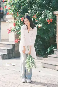 Fresh Spring Charm: Tong Tong in YiTuYu Vol.8644 Art Series Unveiled-26