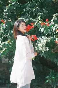 Fresh Spring Charm: Tong Tong in YiTuYu Vol.8644 Art Series Unveiled-2