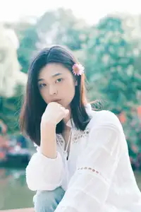 Fresh Spring Charm: Tong Tong in YiTuYu Vol.8644 Art Series Unveiled-12