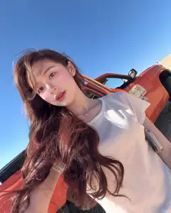 Karty Chang: Dien Bien Hot Girl Shines Bright Amidst Desert Dunes-5