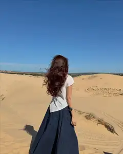 Karty Chang: Dien Bien Hot Girl Shines Bright Amidst Desert Dunes-7