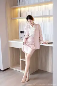 Captivating Secretary Yi Tian Tian: Modern Office Elegance - XiuRen No.10728-7