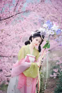 East Asian Beauty: Tu Ya W in Elegant Hanfu Amidst Spring Cherry Blossoms | YiTuYu Vol.8636-14