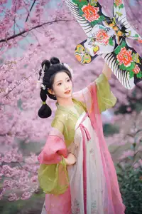 East Asian Beauty: Tu Ya W in Elegant Hanfu Amidst Spring Cherry Blossoms | YiTuYu Vol.8636-11