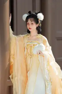 Enchanting Hanfu Elegance: Yi Zhi Nian Gao Jing shines in the artistic YiTuYu Vol.8661 photoshoot-10