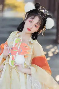 Enchanting Hanfu Elegance: Yi Zhi Nian Gao Jing shines in the artistic YiTuYu Vol.8661 photoshoot-1