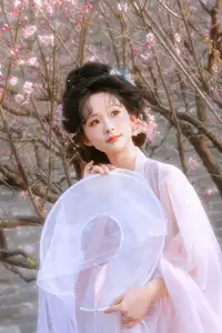 Ethereal Hanfu Beauty: Rui Rui Cai Bu Shi Cai Gou Shines in YiTuYu Vol.8619-2