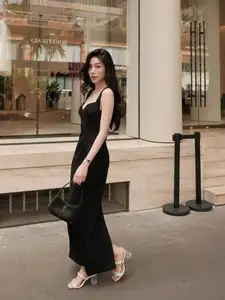 Elegant Black Dress: Modern Muse Captivating All Eyes on the Street-7