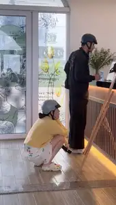 Chi Pu's Stunning Black Dress: Captivating Beauty & Elegant Style at Event.-8