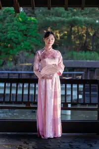 Discover the Grace of Vietnamese Women – A Symbol of Traditional Elegance.-5