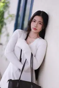 Discover the Unique Fashion Style of a Young Woman Blending Sweetness with Edgy Charm-1