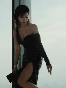 Kieu Trinh Xiu: 'Milk Tea Hot Girl' Unveils Mature Allure in a Glamorous Black Lace Dress-1