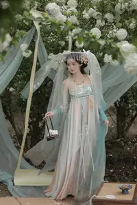 Ethereal Hanfu Beauty: Bao Zou Qi Qi in YiTuYu Vol.8607 Art Collection-0