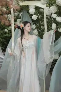 Ethereal Hanfu Beauty: Bao Zou Qi Qi in YiTuYu Vol.8607 Art Collection-4
