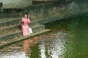 Elegant Pink Ao Dai Amidst Ancient Architecture Capturing Timeless Traditional Beauty-10
