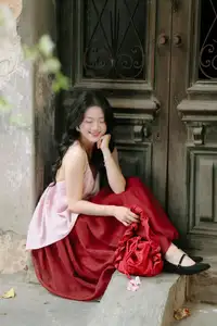 Graceful Vietnamese Beauty: Conical Hat Muse Shines in Ancient Setting-19