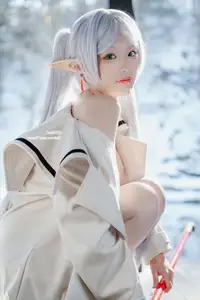 Coser Mim: Enchanting Frieren Cosplay (32P) in a Winter Wonderland-1