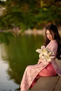 Captivating Vietnamese Beauty in Pink Ao Dai by the Lakeside at Sunset-1