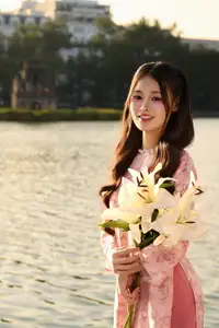 Captivating Vietnamese Beauty in Pink Ao Dai by the Lakeside at Sunset-9